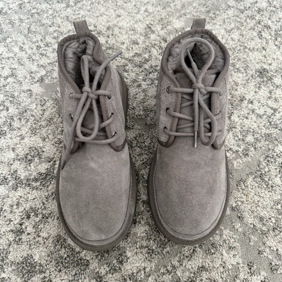 UGG Men\'s Neumel Chukka Boots‎ Gray Charcoal Suede Fur Lined Lace Up Size 9 main image 7
